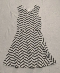 BCX Girl ~ Black & White Dress ~ Size 7 - Picture 1 of 4