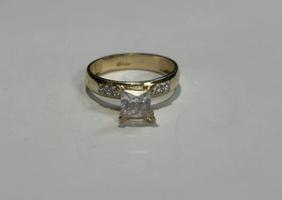 Anillo de compromiso solitario de circonitas cúbicas talla princesa MA6 14k 3 g talla 7 Foto 1 de 4