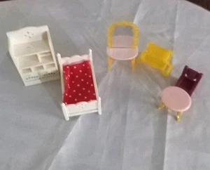 Miniaturas similares para casa de muñecas de almacenamiento infantil Calico Critters o Hutch - Imagen 1 de 4