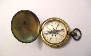 VINTAGE WORKING BRASS COMPASS ~ HUNT FISH SURVIVE PREPPER CAMP LOST OUTDOORS - Picture 1 of 4