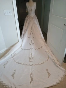 Majestic Maxikleid Brautkleid weiß Spitze bestickt Gr. 12 - Bild 1 von 10