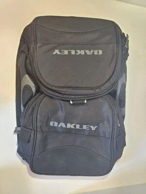 Oakley Duffel Bag Black Great for Gym or Travel High Quality Stylish New - Image 1 of 4