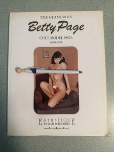 THE GLAMOROUS BETTY PAGE Kultmodell 50er SC Book One Ästhetik Fetisch 1991 TPB - Bild 1 von 13