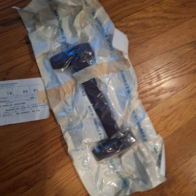 Correa de tracción de manija de puerta interior suburbana para camioneta Chevy GMC 88-89 NUEVO DE STOCK rojo OBS 15606917 Foto 1 de 4