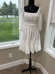 Vestido blanco para niños, sin marca y sin talla. Pajarita y cremallera en la espalda. - Imagen 1 de 11