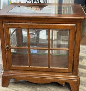 Wooden/glass display cabinet 28 inches - Picture 1 of 4