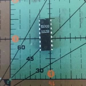 SIGNETICS SEMICONDUCTOR 10125B 14 PIN PLASTIC DIP VINTAGE - Imagen 1 de 1