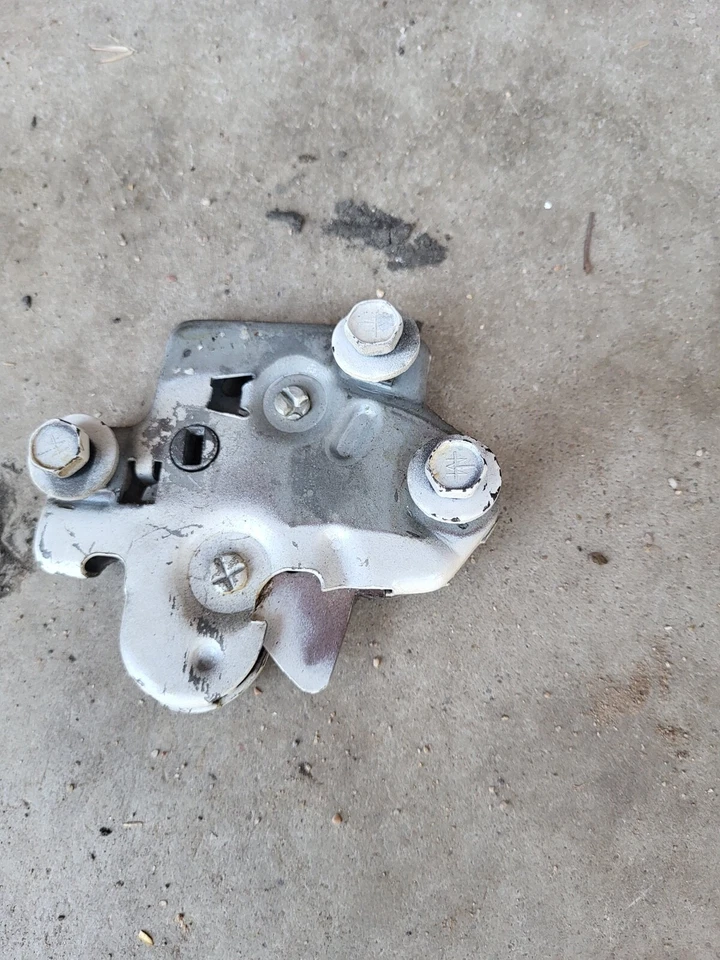 Trava de porta-malas Cadillac El Dorado 1970 duas portas - Imagem 1 de 1