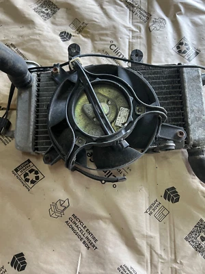 Honda Super Hawk 1000 1998 radiador derecho Foto 1 de 4