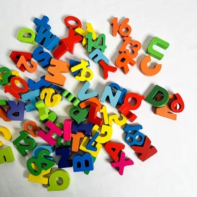 Paquete vintage de números y letras de madera coloridos (JUEGOS INCOMPLETOS) Foto 1 de 4