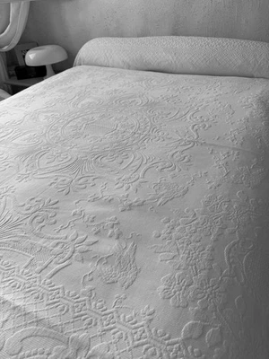 Linge ancien Grand Couvre Lit Provençal Médaillon Central  Napoleon lll - Photo 1/4