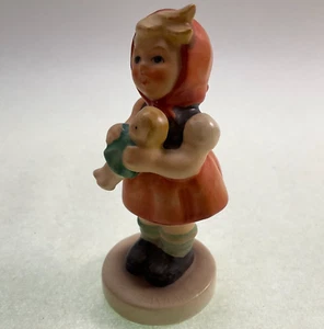 Hummel Goebel "Mädchen mit Puppe" 239/B TMK5 1972-1979 - Bild 1 von 9