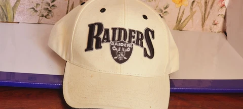 Raiders Cap White&Black Embroidered. Genuine Quality, used Cover