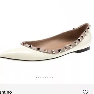 Ballerina Valentino Rockstud punta in polvere avorio brevettato taglia 39 - Foto 1 di 13