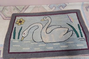 Primitive Antique American Hand Hooked Rug 22"x35" on Jute burlap Pair of Swans - Picture 1 of 9