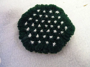 Sottobicchiere porta pentole piccolo tessuto verde scuro con stelle bianche - Foto 1 di 2