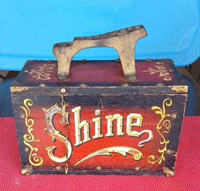 Caja de brillo de zapatos vintage de madera y metal "5 Cent Shine" tema de circo con pinceles Foto 1 de 4