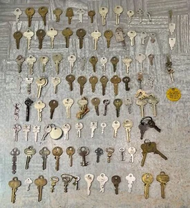 Lot of 89 Antique Keys Master Yale Segal Fram Clinton Excelsior Presto & More  - Picture 1 of 6