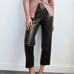 ARITZIA BABATON $148 Command Black Crop Faux Leather Pants Size 8 - Picture 1 of 7