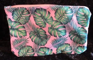 Pre-Owned Ipsy Glam Pastel Pink w/Green Leaves Women's Cosmetic - Makeup Bag - Picture 1 of 4
