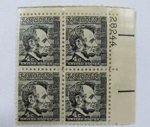 Estampillas negras vintage de 4 centavos de Abraham Lincoln bloque de 4 # 28244 sin usar - Imagen 1 de 9