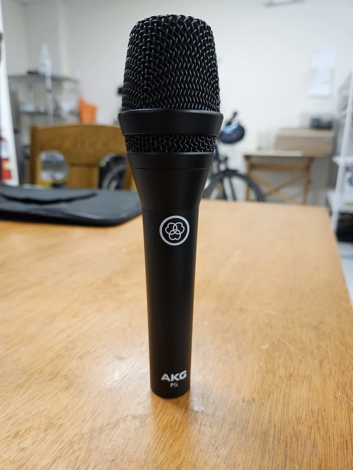 Micrófono dinámico AKG Pro Audio P5i con compatibilidad Harman Connected PA - usado Foto 1 de 1