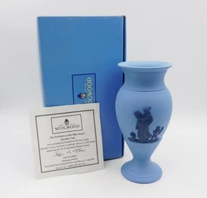 Rare WEDGWOOD - Pale Blue & PORTLAND BLUE L/E 1000 - SACRIFICE VASE 19cm - W/Box - Picture 1 of 12