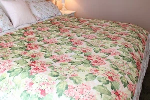 Shabby Cottage Chic Floral Fabric Tablecloth Pink & Green Hydrangeas 82 x 60 - Picture 1 of 4