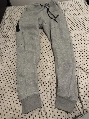 Pantalones de chándal Nike Sportswear Tech polar para hombre - gris oscuro jaspeado/negro, pequeños Foto 1 de 3