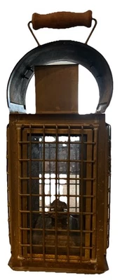 = Lámpara de queroseno de cuña Sherwood linterna portátil enjaulada de aceite de latón náutico Foto 1 de 4