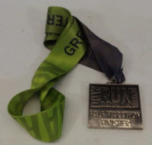 Medalla Dow Runwalk Greater Midland Michigan 2016 media maratón BCBS - Imagen 1 de 5
