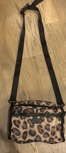 Bolso Bandolera Pequeño Ugg Janey II Ripstop Estampado Leopardo Guepardo - Imagen 1 de 17
