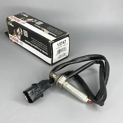 Sensor de oxígeno OE Bosch O2 13747 aguas abajo derecho para KIA MAGENTIS OPTIM Foto 1 de 4