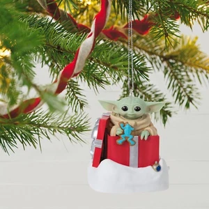 Hallmark Keepsake Star Wars: The Mandalorian™ Ornamento saluti Grogu 2022 - Foto 1 di 6