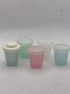 Mini tazas enanas de plástico Tupperware vintage 5 con tapas colores pastel 2 oz - Imagen 1 de 24