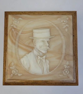 Vintage Wood Box With Carving of Stylish Man On Lid Exquisite! Rare! D2 - Picture 1 of 14