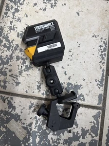 Livella laser a linea incrociata TOUGHBUILT 30' - raggio verde - con attacco laser Quickset - Foto 1 di 7