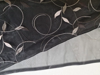 Tecido de organza preto transparente bordado folhas brancas e videiras 56 x 3 jardas - Imagem 1 de 3