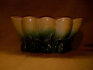 Vintage Hull Pottery Deep Oval Flower Bowl 118 Novelty Line Chartreuse Green - Picture 1 of 7