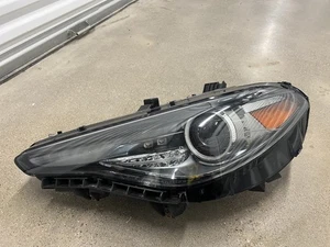 Faro izquierdo conductor Alfa Romeo Giulia 2017-2023 xenón HID OEM 68497766AA - Imagen 1 de 11