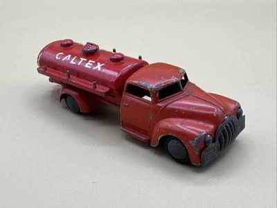 "Camión cisterna Tekno Red Caltex - Hecho en Dinamarca plataforma de combustible Dodge años 50 3,75""" Foto 1 de 4