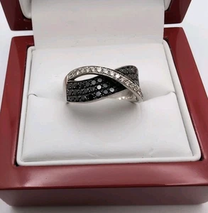 Anillo ASH Diamante Blanco y Negro Onda Oro Blanco 14k Talla 7.25 - Imagen 1 de 9