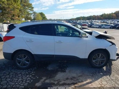 Wash Reservoir Fits 14-15 TUCSON 979722 - Image 1 of 4
