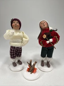 Suéter Byers Choice Carolers niño y niña con malvavisco y fuego 2001 - Imagen 1 de 15