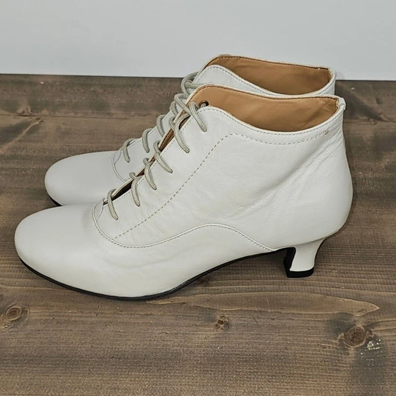 Botines Array by Massey de cuero con cordones para mujer talla 9M gris claro mantequilla suave Foto 1 de 4