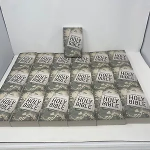 19 Operation Worship Compact Bible NLT Army Edition Paperback By Tyndale - Foto 1 di 7