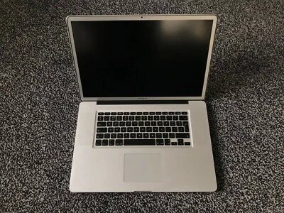 Apple MacBook Pro 17" Laptop - 2.66GHZ Intel core i7, 500 GB SSD (rare config) - Image 1 of 4
