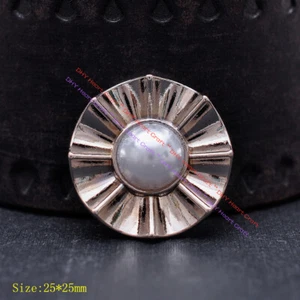10X PLATA MODA FLORAL CUENTAS DE PERLAS CUERO ARTESANAL SILLA SOMBRERO CINTURÓN CONCHO 1" - Imagen 1 de 10
