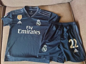 Real Madrid FC 18/19 Isco 22 Boys Away Football Shirt Shorts size 18 4-5 Years - Picture 1 of 14