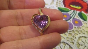 Hermoso colgante de oro amarillo de 14k con amatista en forma de corazón - Imagen 1 de 5